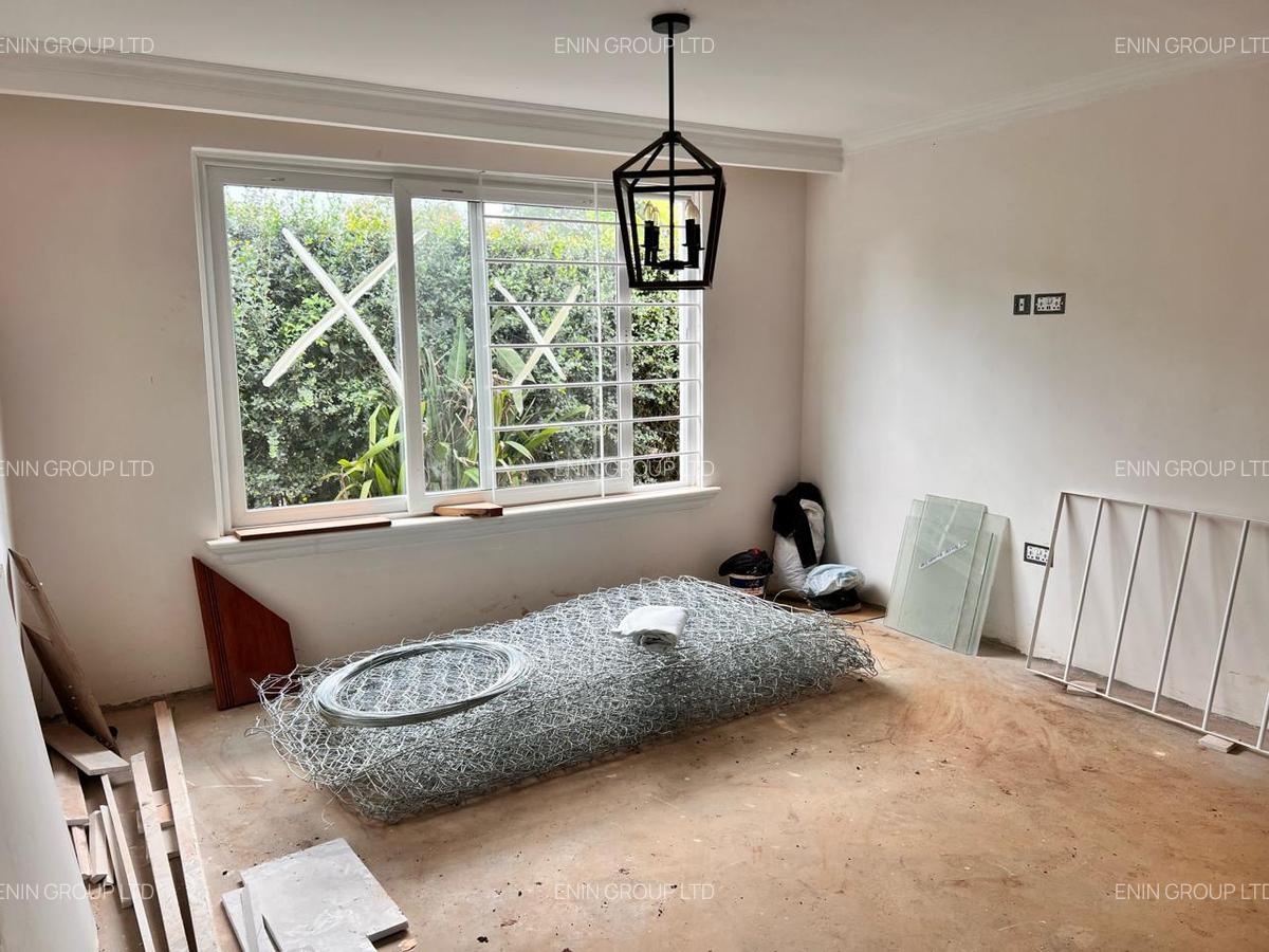 4 Bed House with En Suite at Loresho Crescent - 11