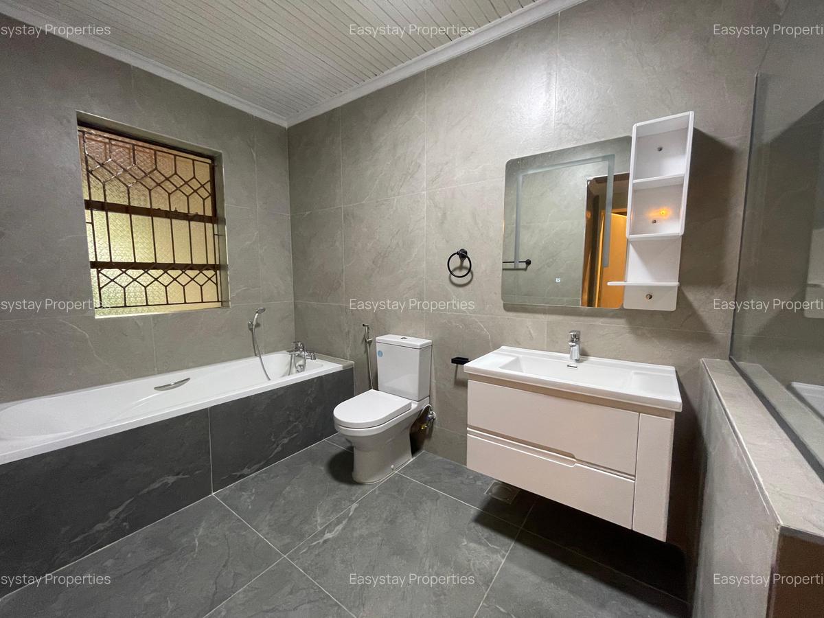 5 Bed House with En Suite in Runda - 9