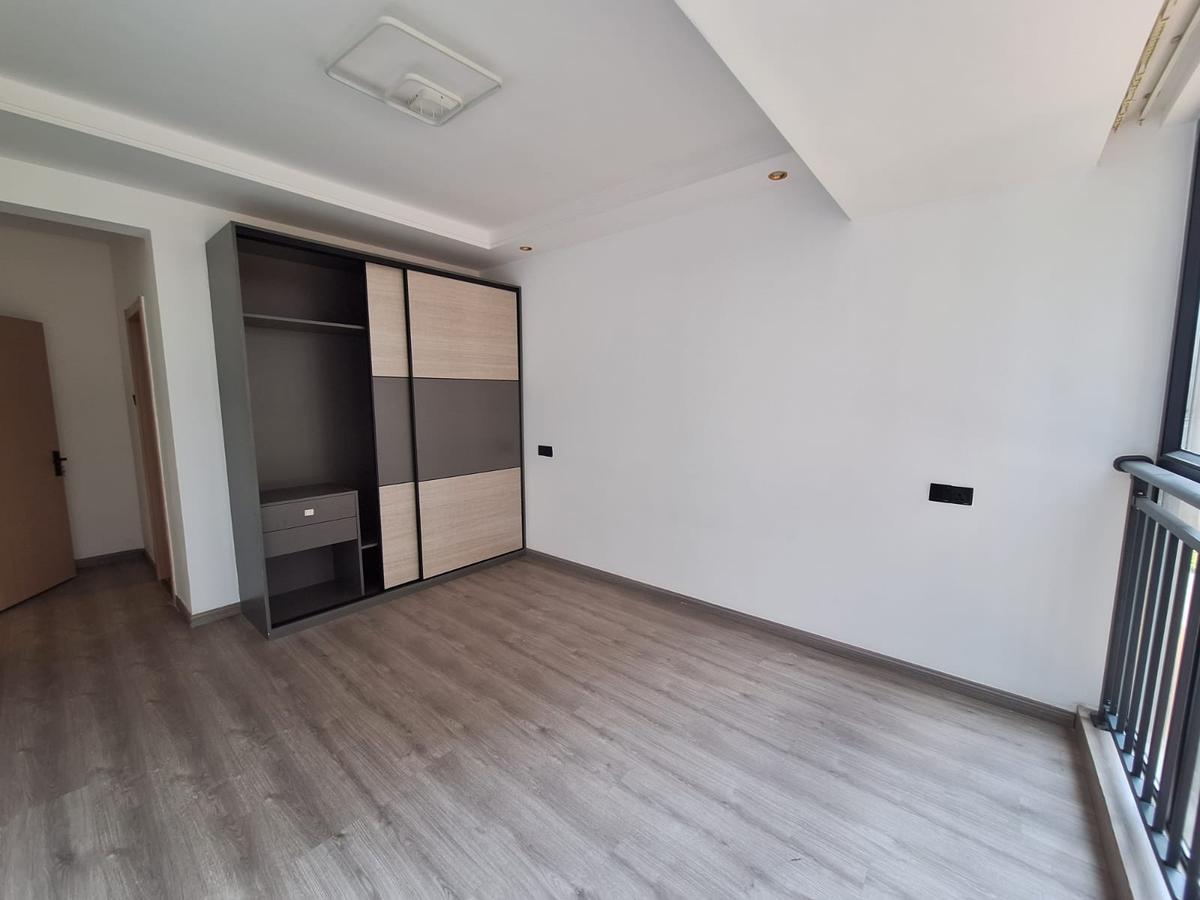 2 Bed Apartment with En Suite at Kingara Road - 8