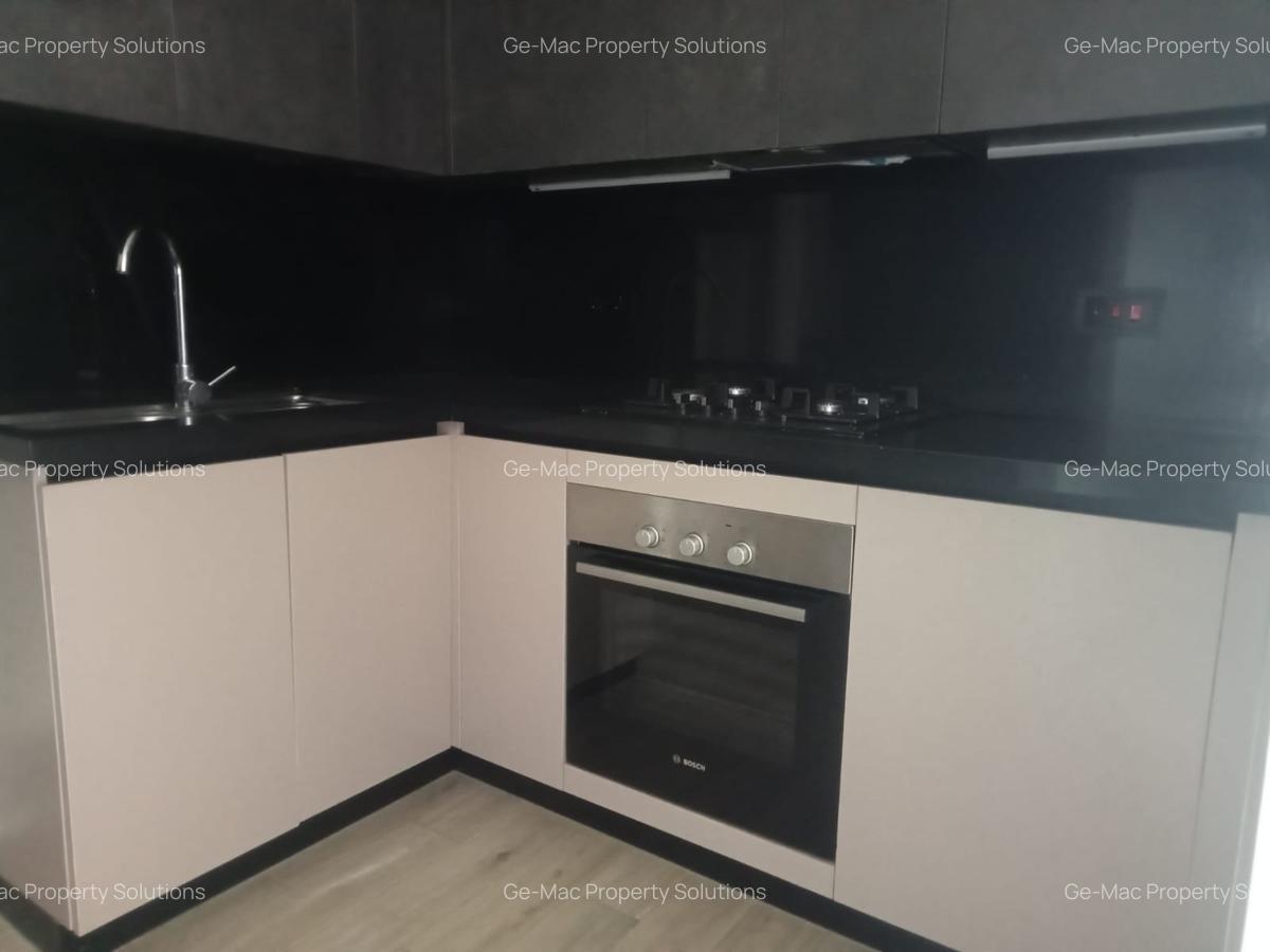 2 Bed Apartment with En Suite in Rosslyn - 2