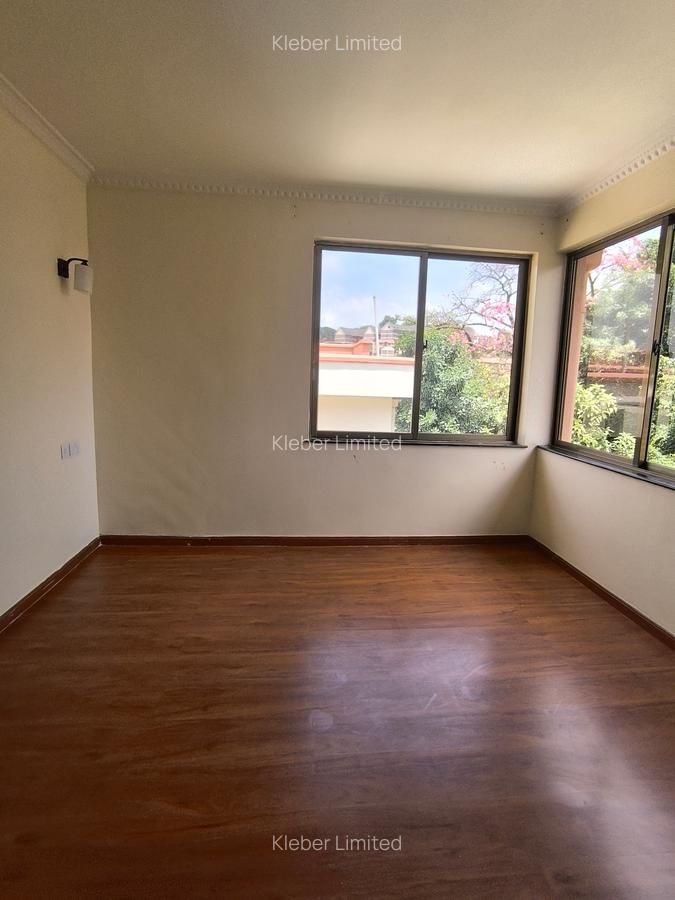 5 Bed Villa with En Suite in Lavington - 19