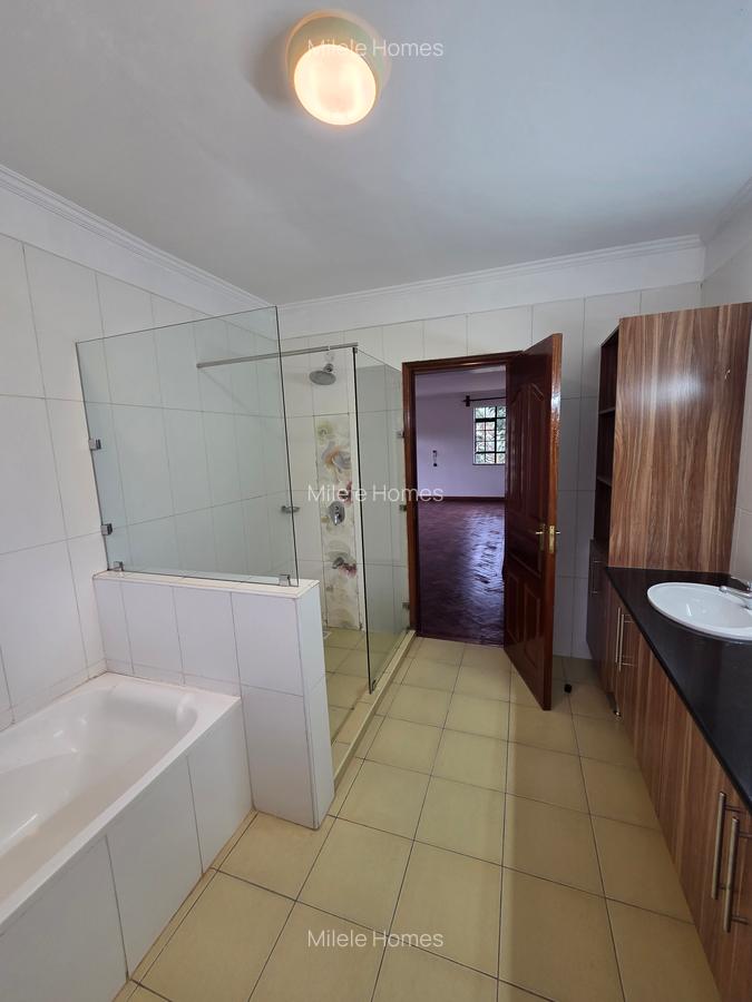 5 Bed Townhouse with En Suite in Kitisuru - 16