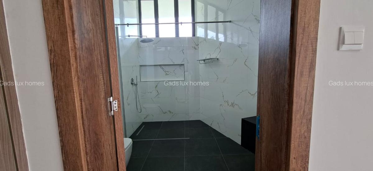 5 Bed Villa with En Suite at Nyari - 14