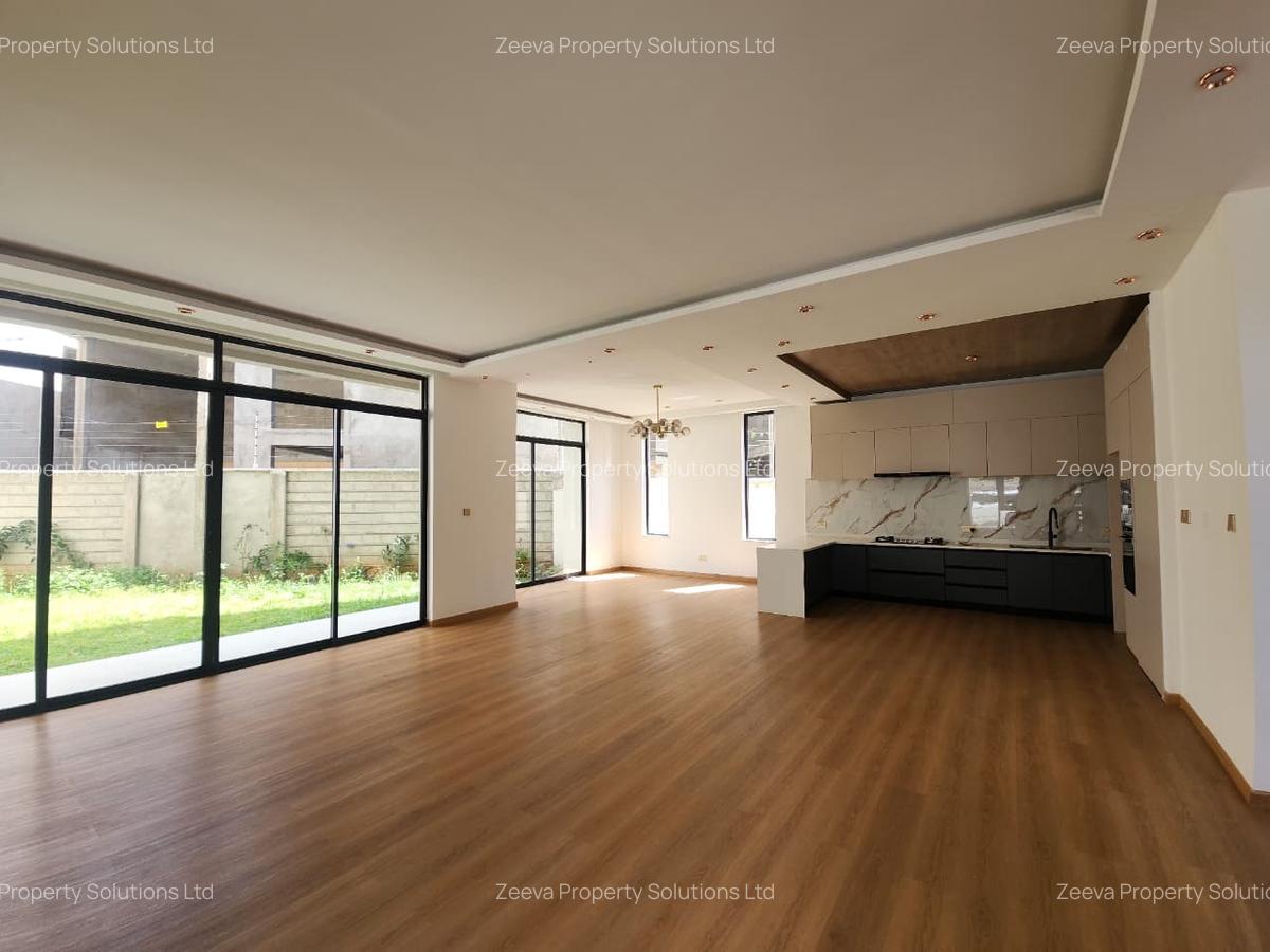 5 Bed House with En Suite in Lavington - 2