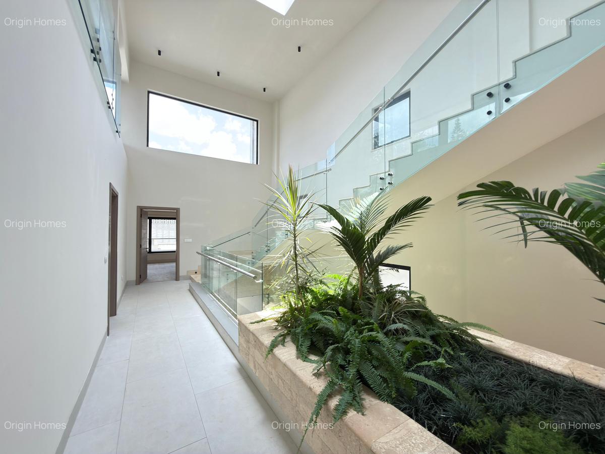 5 Bed Townhouse with En Suite at Westlands - 12
