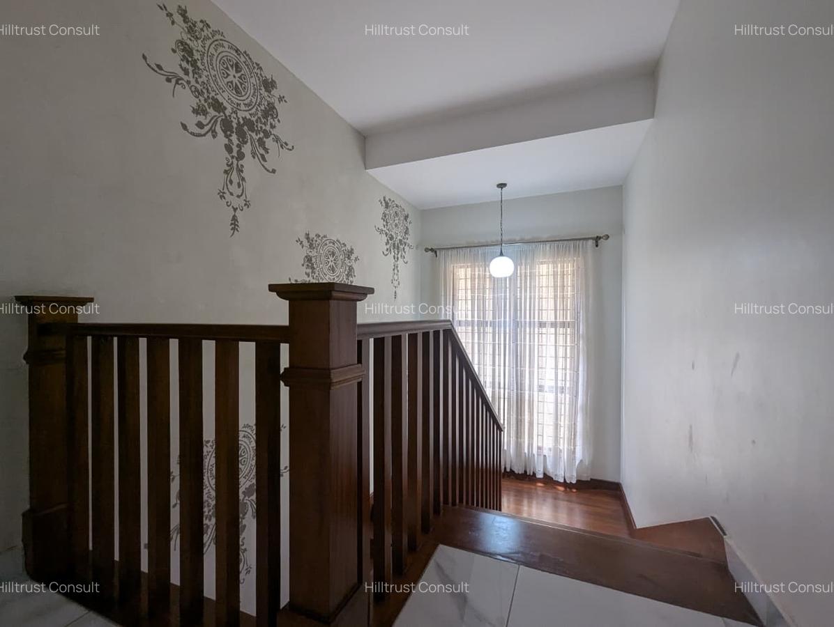 5 Bed Villa with En Suite in Lavington - 12
