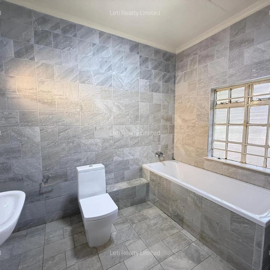 4 Bed House with En Suite in Lavington - 11