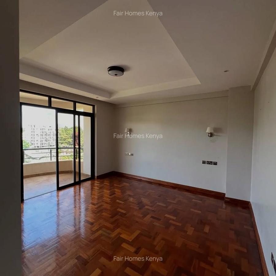 4 Bed Apartment with En Suite at Riverside Drive - 17