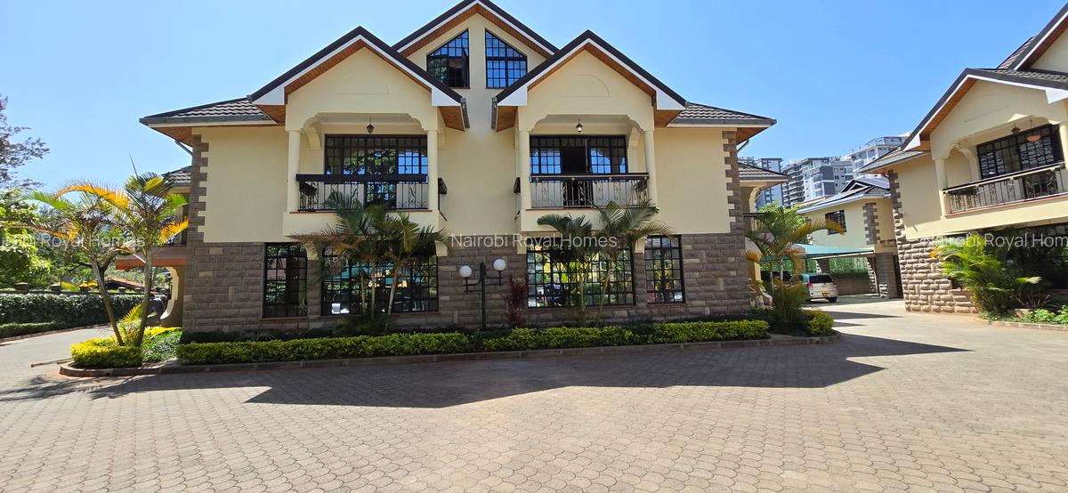 5 Bed Townhouse with En Suite at Lavington Green - 5