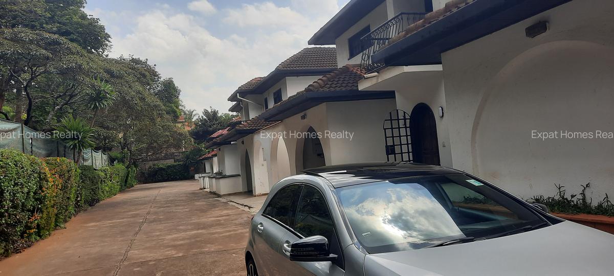 4 Bed Villa with En Suite in Lavington - 1