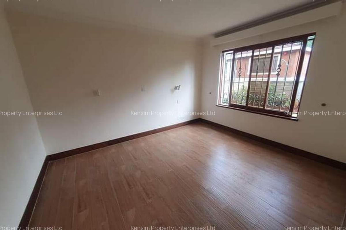 5 Bed Townhouse with En Suite in Spring Valley - 13