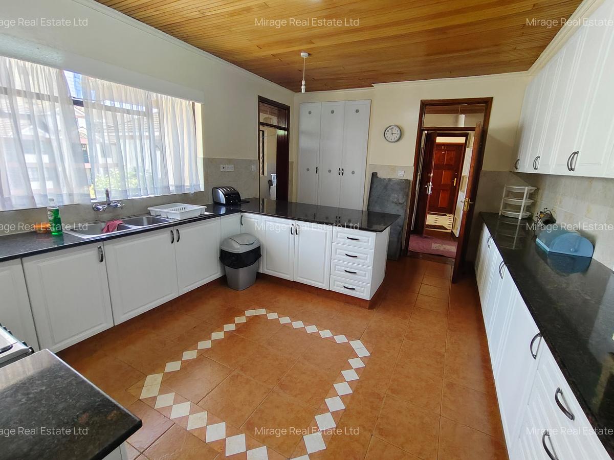 Serviced 3 Bed Apartment with Swimming Pool in Kilimani - 15