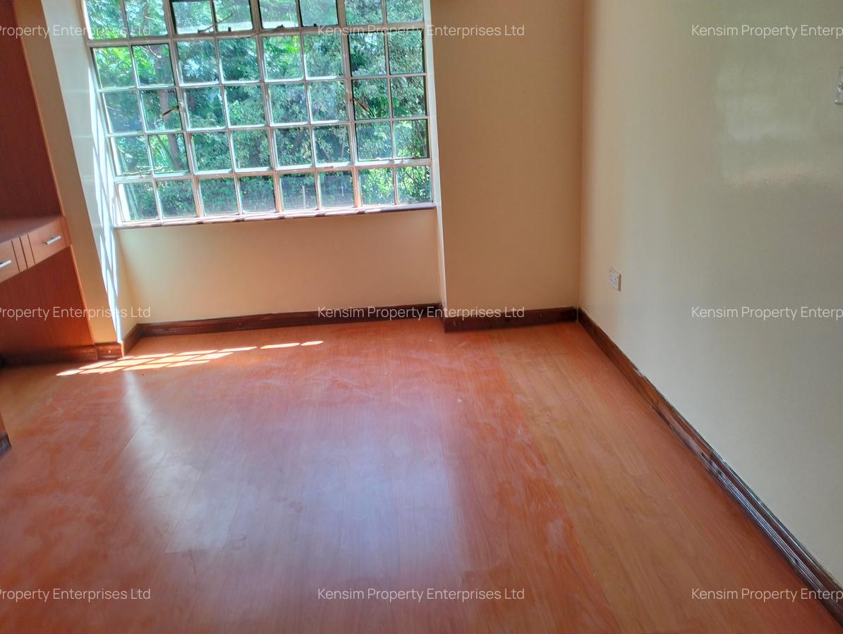 4 Bed Townhouse with En Suite in Lavington - 17