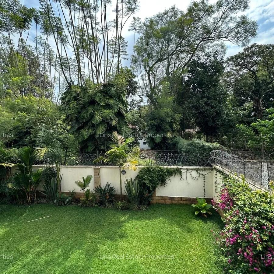 5 Bed Townhouse with En Suite in Lavington - 1