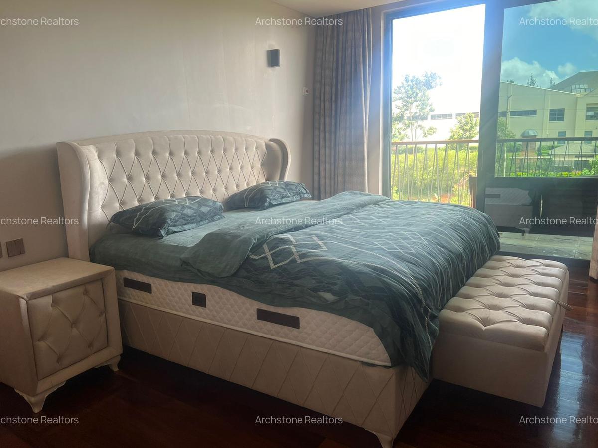 5 Bed House with En Suite in Runda - 4