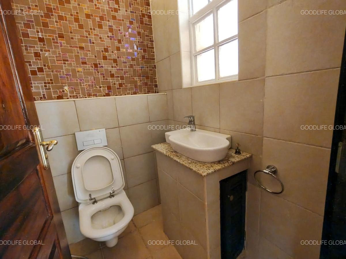 4 Bed Villa with En Suite at Kyuna - 18