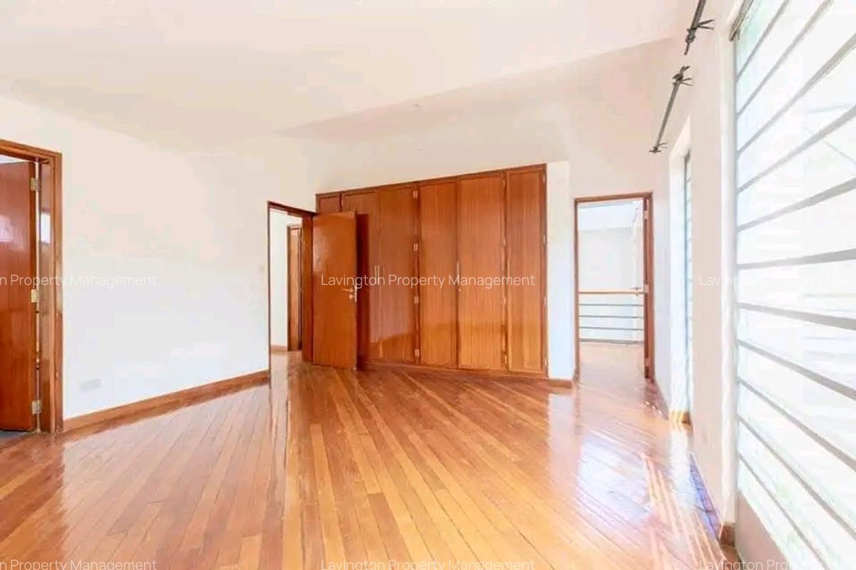 4 Bed Villa with En Suite at Lavington Green - 7