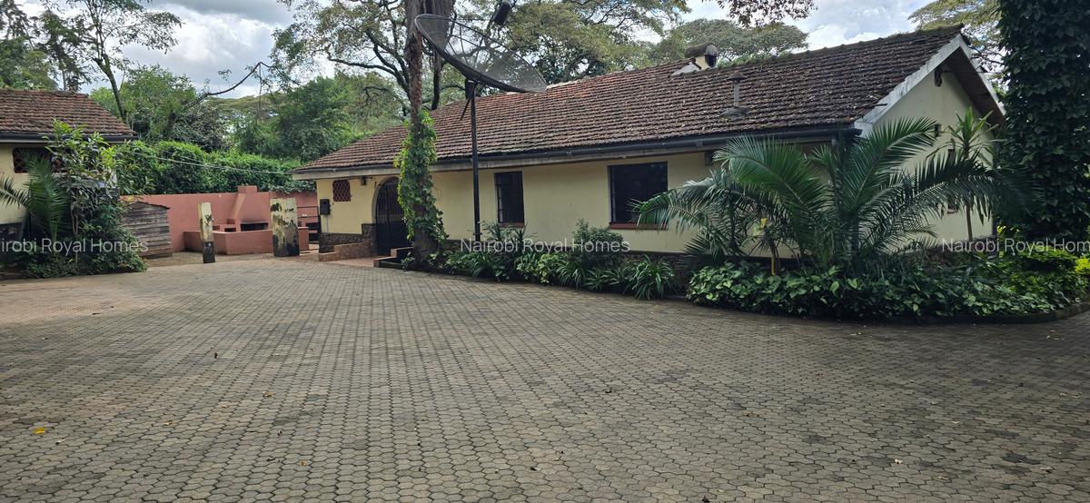 4 Bed House with En Suite at Loresho Road - 13