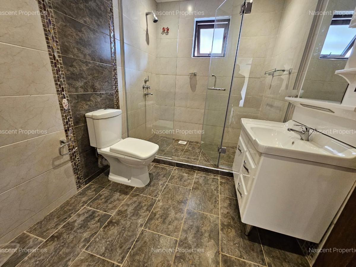 5 Bed Townhouse with En Suite in Lavington - 18