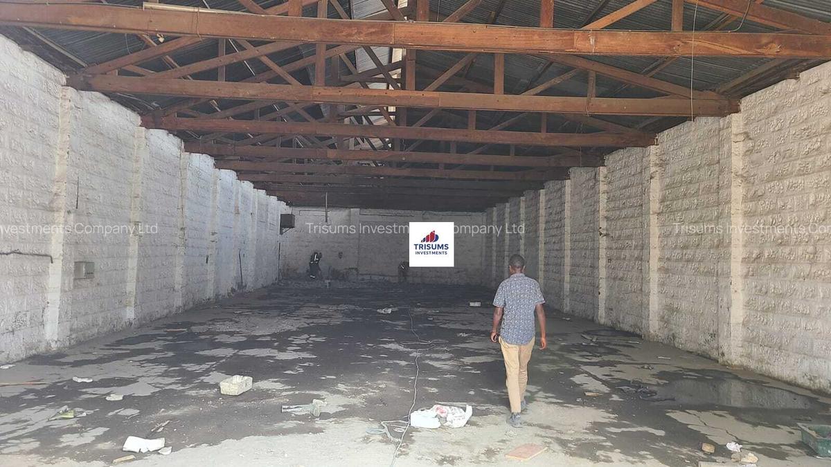 3,000 ft² Warehouse with Fibre Internet in Industrial Area - 2