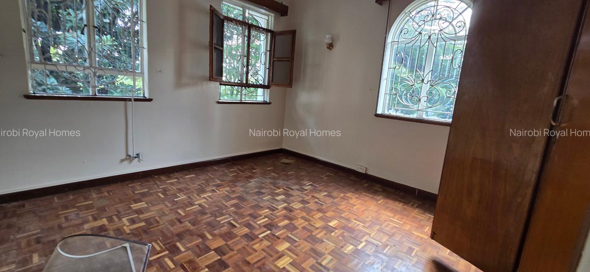 5 Bed House with En Suite at Redhil Close - 10