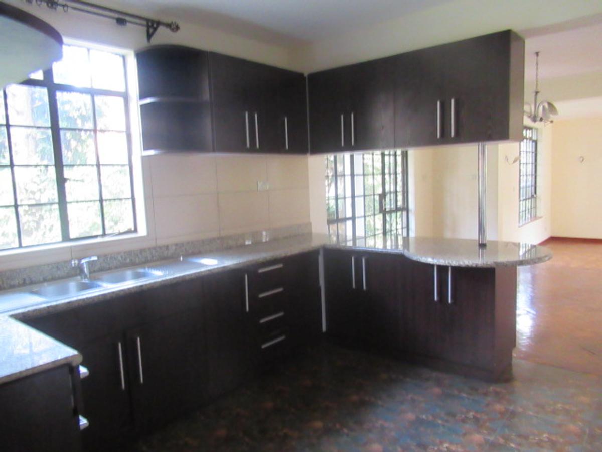 4 Bed Townhouse with En Suite at Lavington - 4