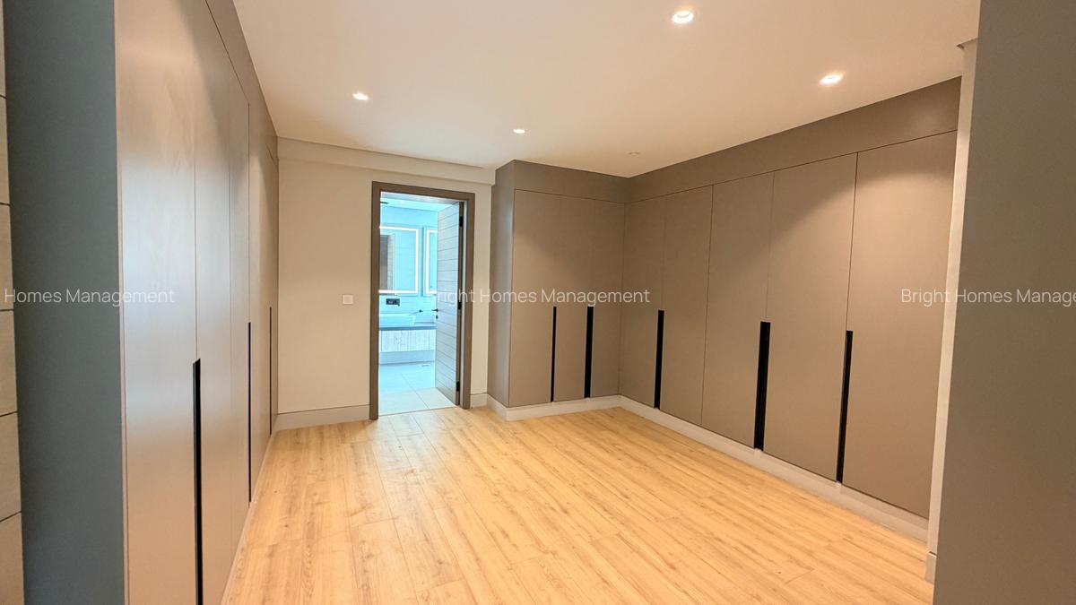 5 Bed Townhouse with En Suite in Westlands Area - 9