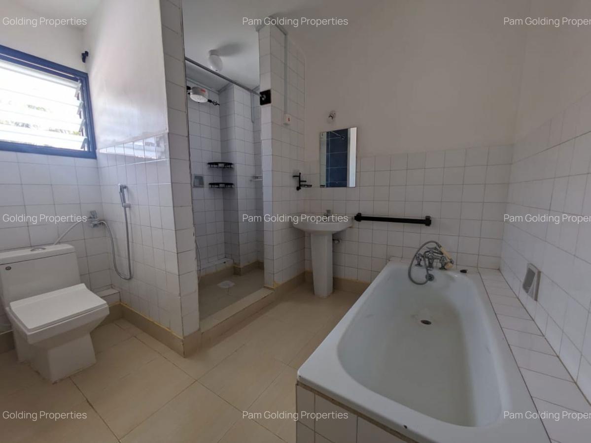 4 Bed Townhouse in Nyali Area - 7