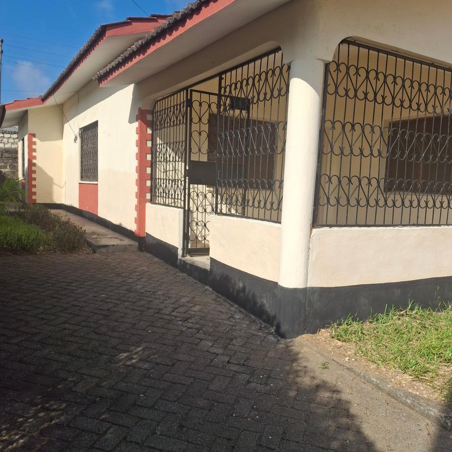 3 Bed House with En Suite at Bamburi Mombasa - 1