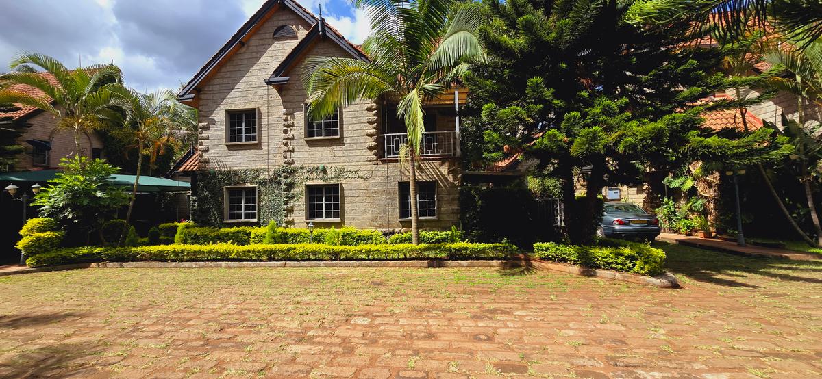 4 Bed Villa with En Suite at Othaya Road - 2