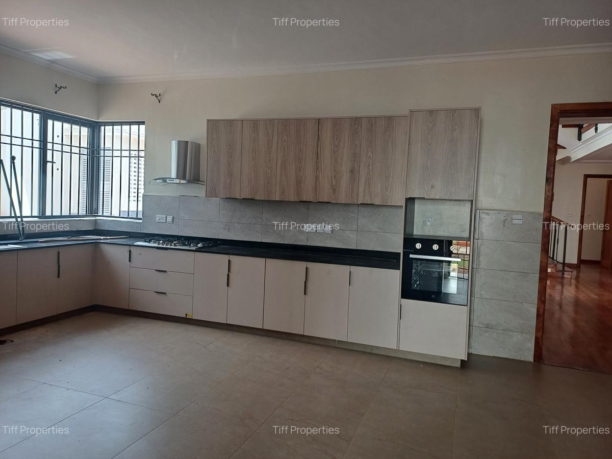 6 Bed Townhouse in Loresho - 7