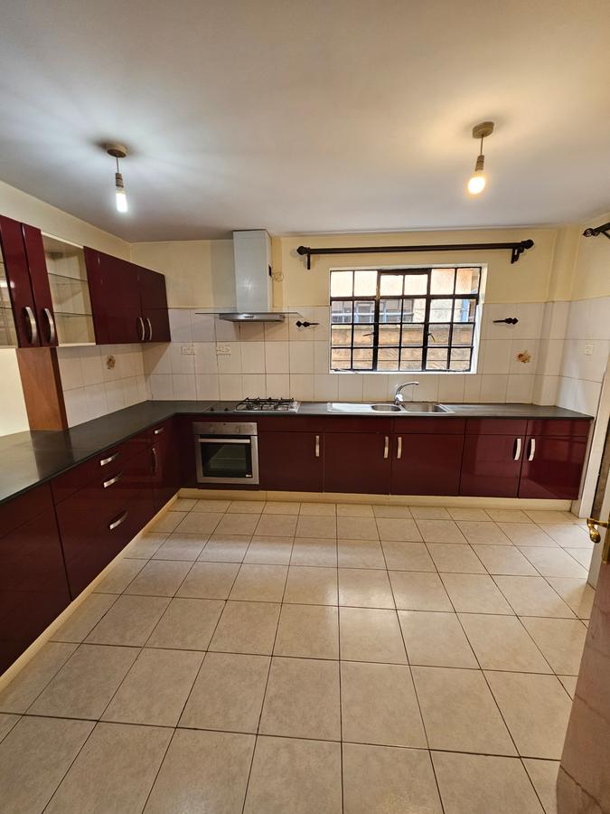 4 Bed Townhouse with En Suite at Lavington - 2