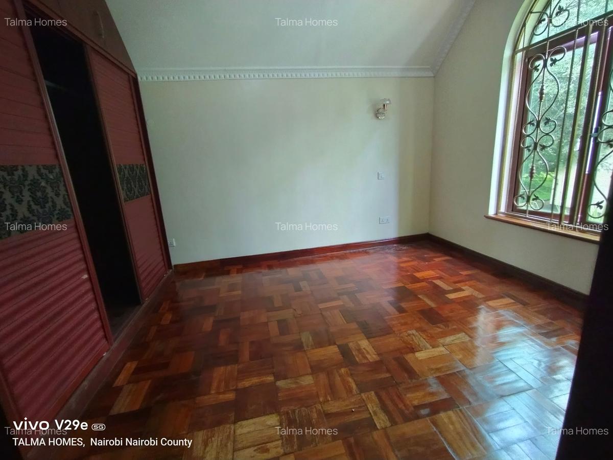 5 Bed Townhouse with En Suite at Valley Arcade - 15