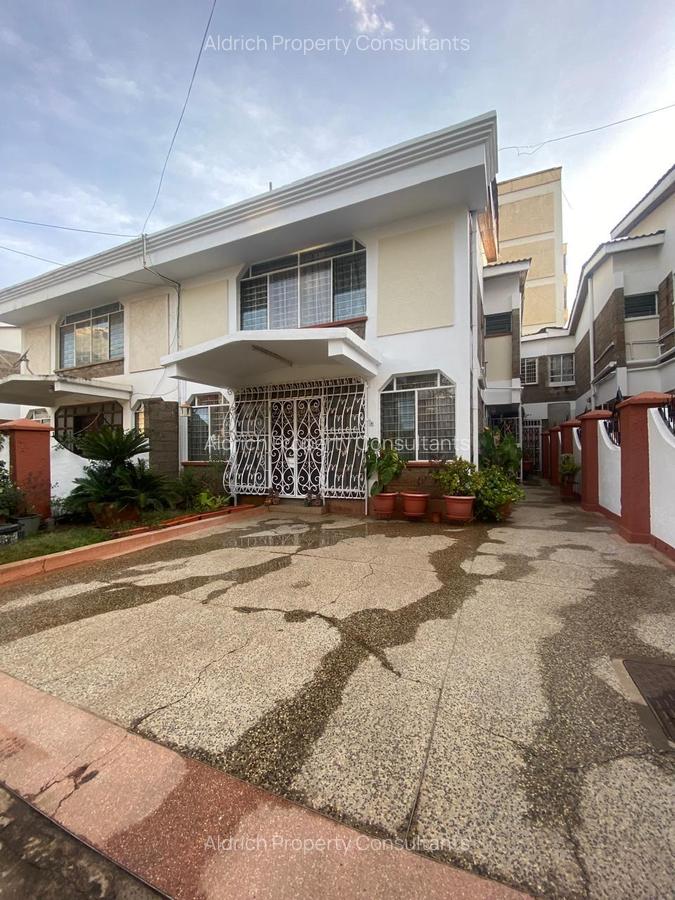 4 Bed Townhouse with En Suite in Parklands - 1