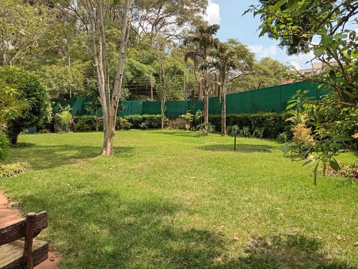 4 Bed House with En Suite in Lavington - 19