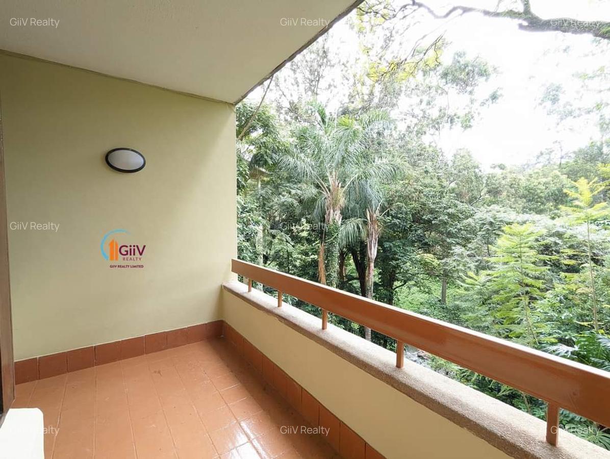 4 Bed Apartment with Swimming Pool in Riverside - 2