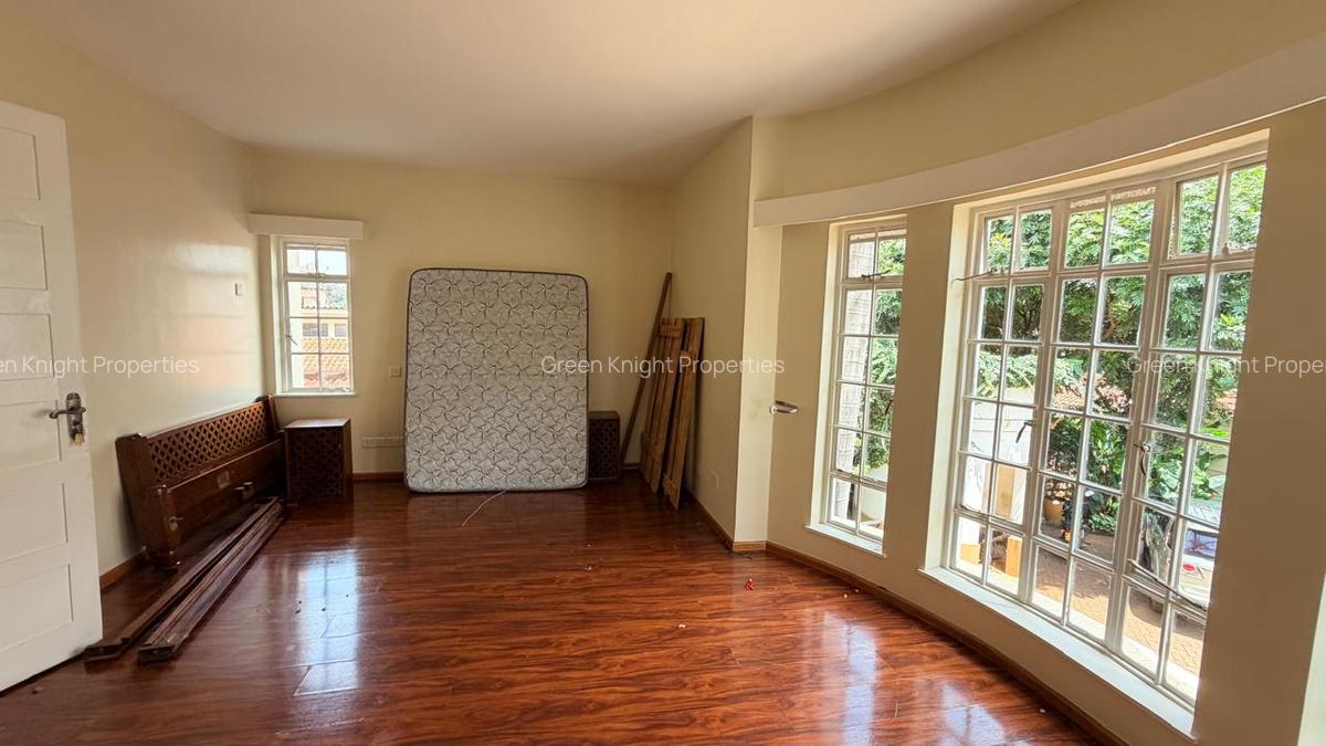 5 Bed House with En Suite in Spring Valley - 9