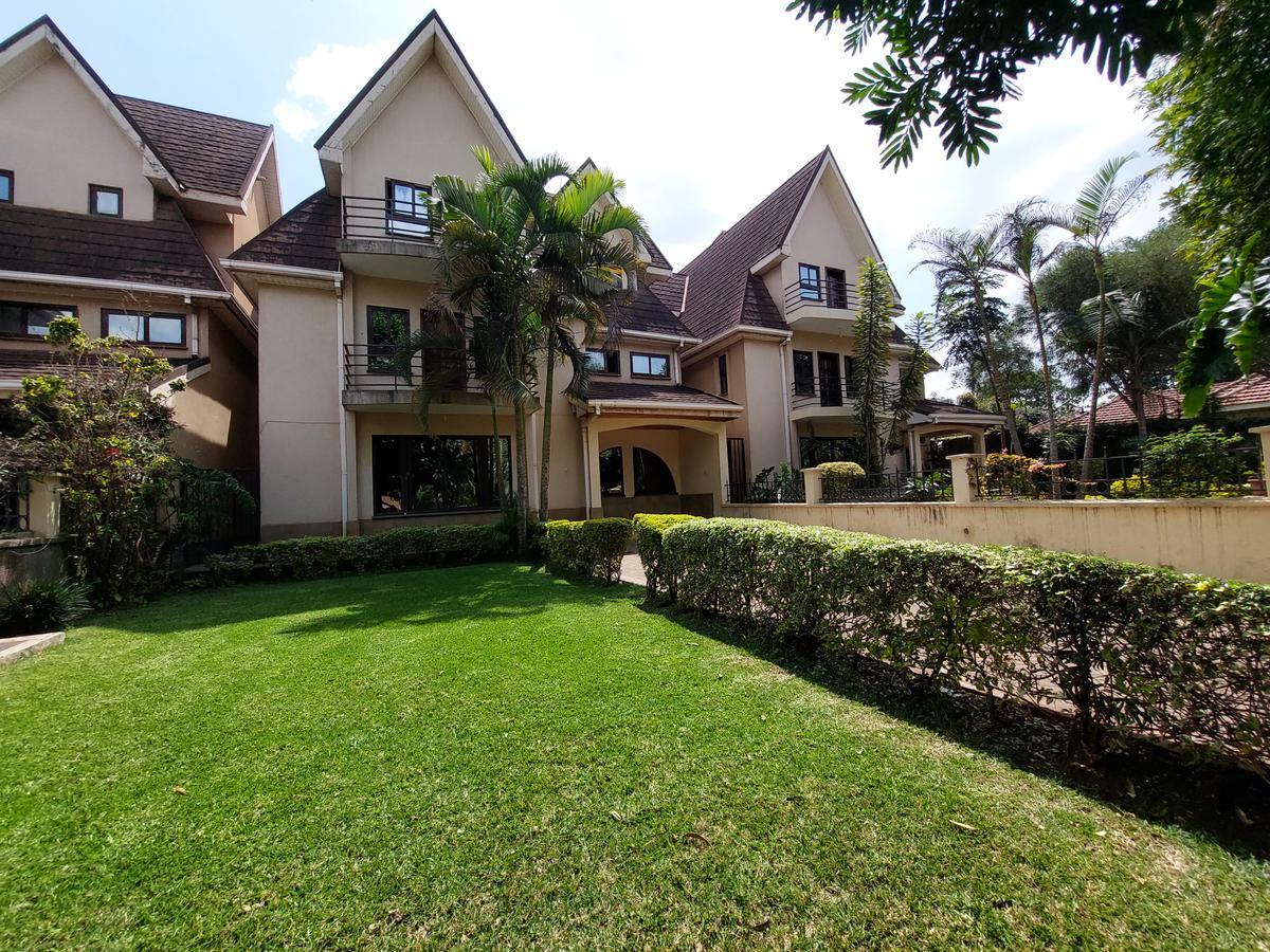 5 Bed Townhouse with En Suite at Lavington - 4