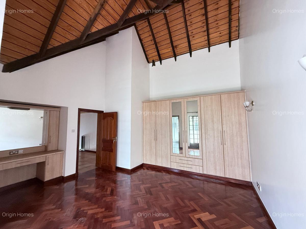 5 Bed Townhouse with En Suite at Lavington - 18