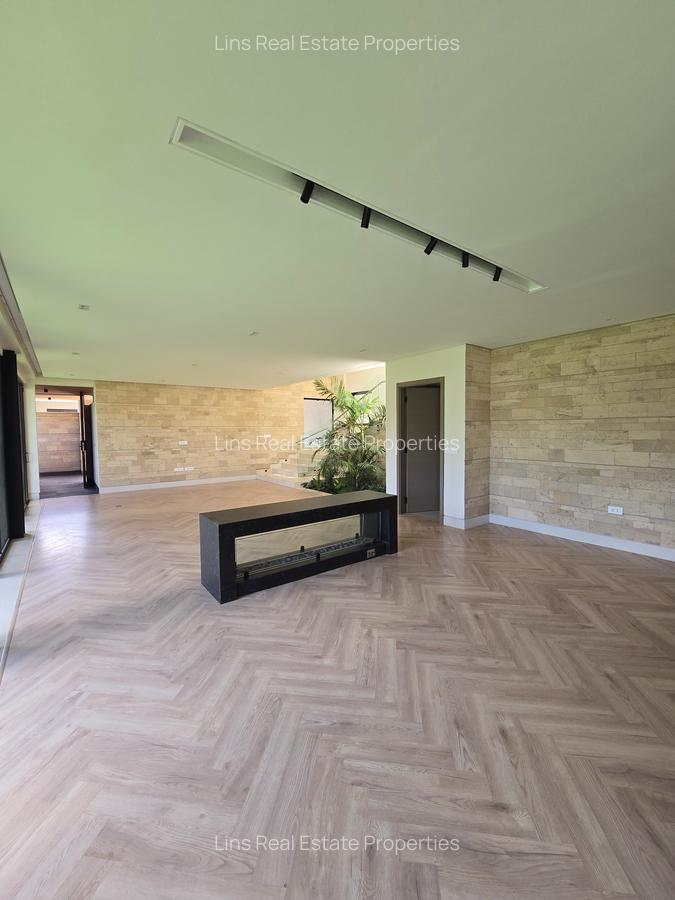 5 Bed Townhouse with En Suite in Kyuna - 19