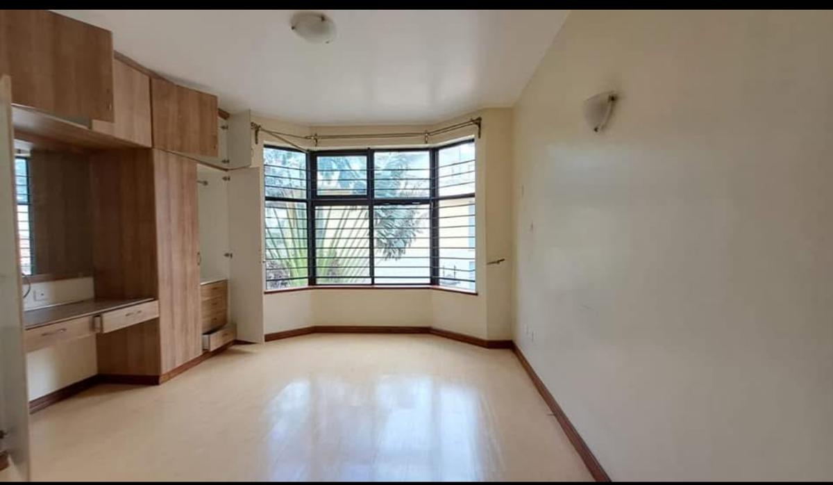 6 Bed Townhouse with En Suite in Lavington - 6