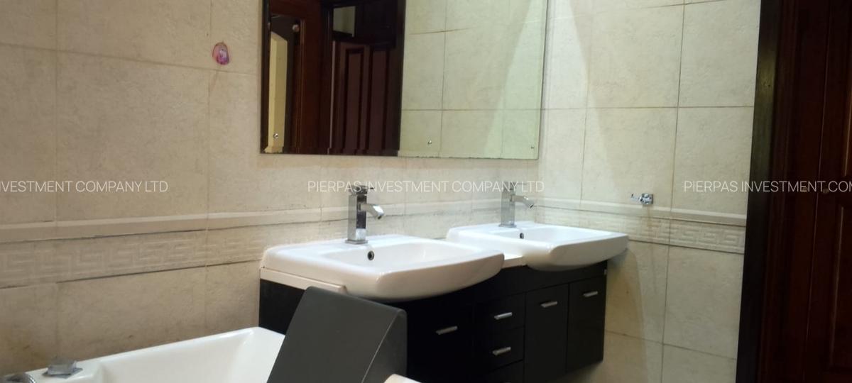 5 Bed Townhouse with En Suite in Karen - 8