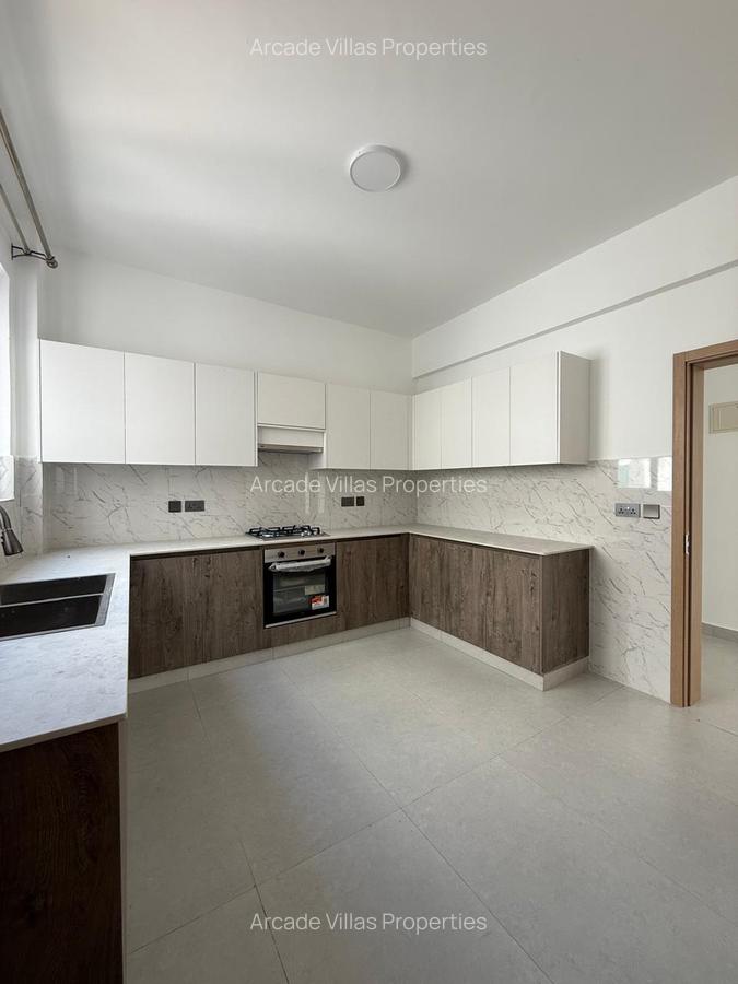 3 Bed Apartment with En Suite in Brookside - 3