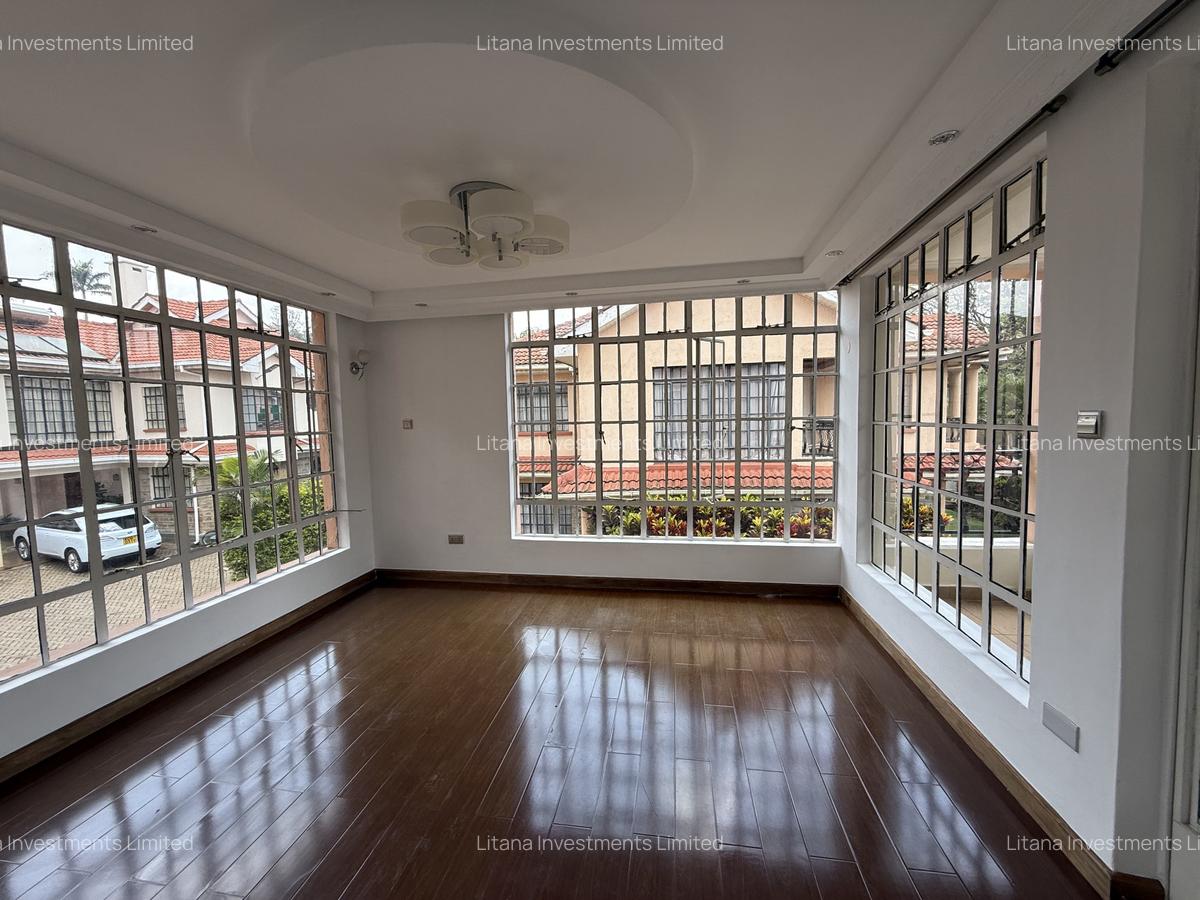 5 Bed Townhouse with En Suite in Lavington - 14