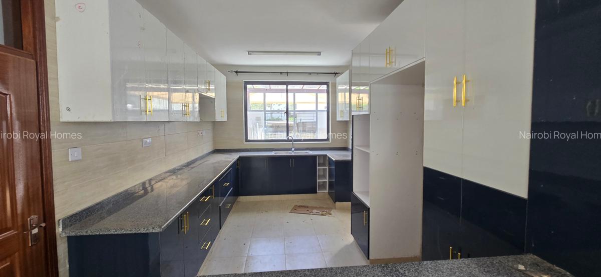 5 Bed Townhouse with En Suite at Convent Drive - 14