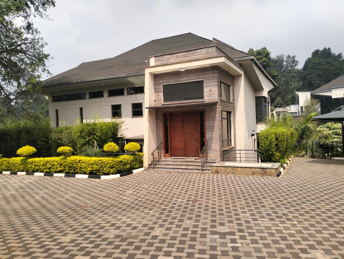 5 Bed Townhouse with En Suite in Westlands Area - 1