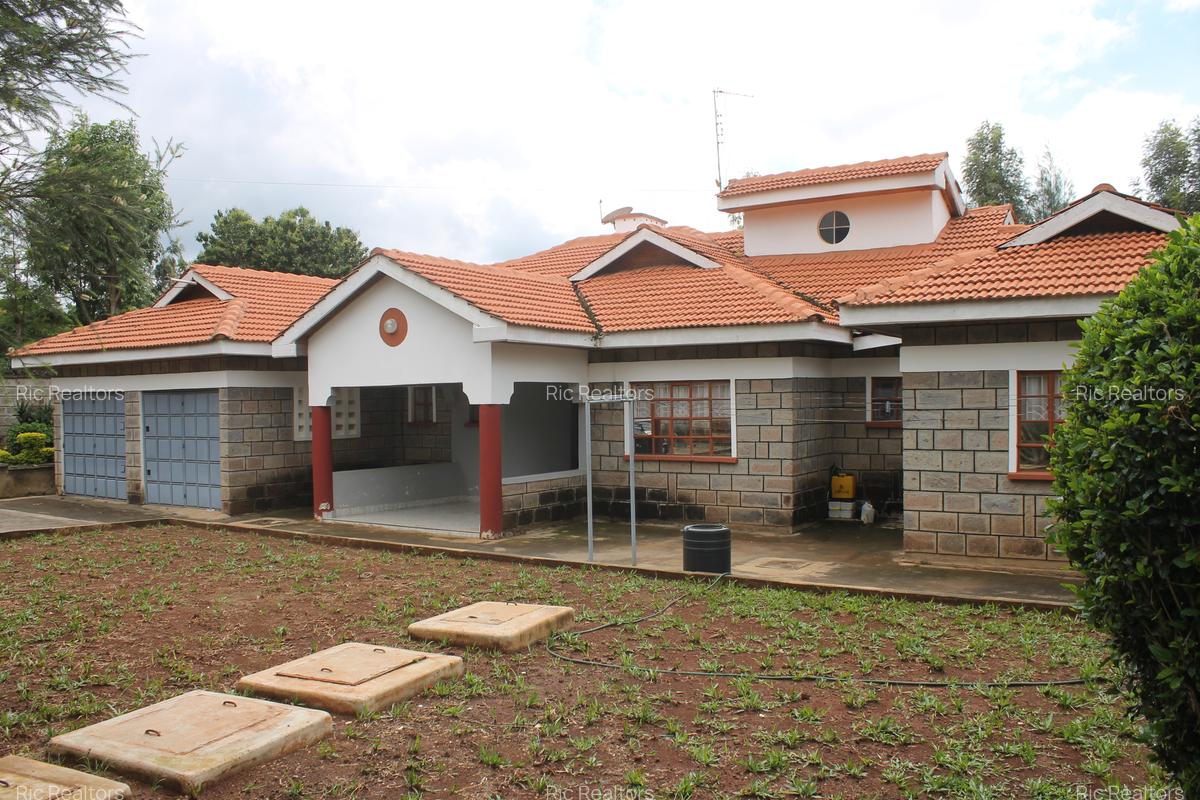 4 Bed House with En Suite at Olepolos - 1