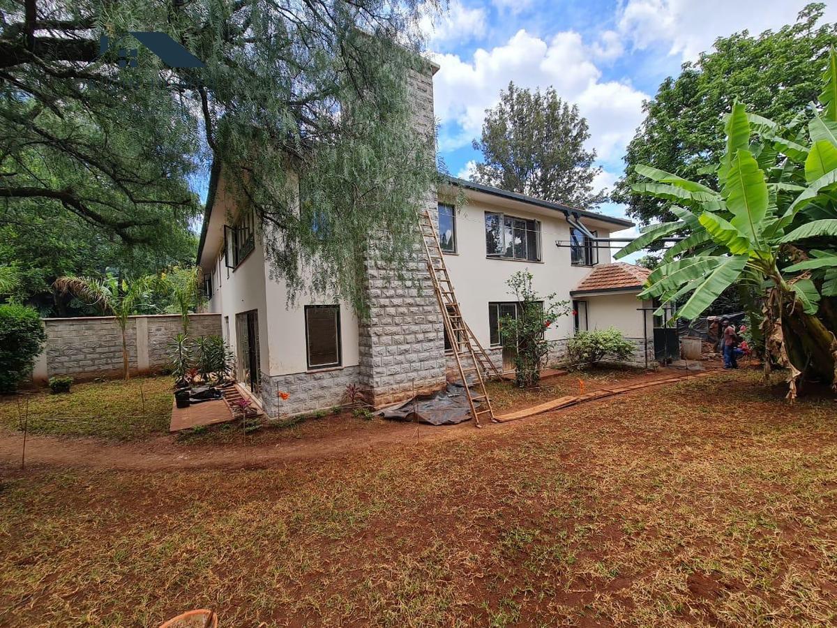 4 Bed House with En Suite at Lavington - 1