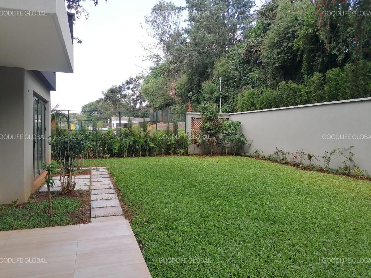 4 Bed Apartment with En Suite at Rosslyn - 1