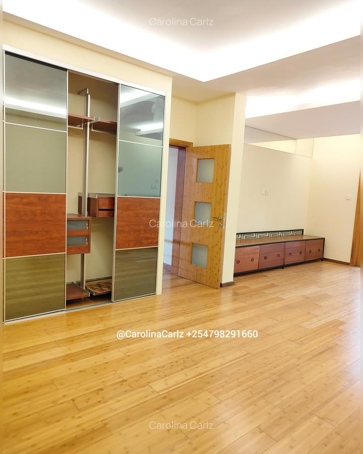 5 Bed Villa with En Suite at Kyuna Road - 12